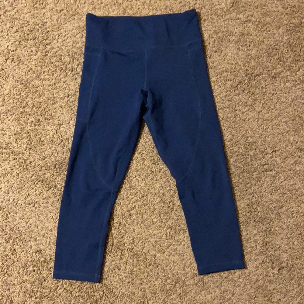 Navy pocket light n tight high rise capri